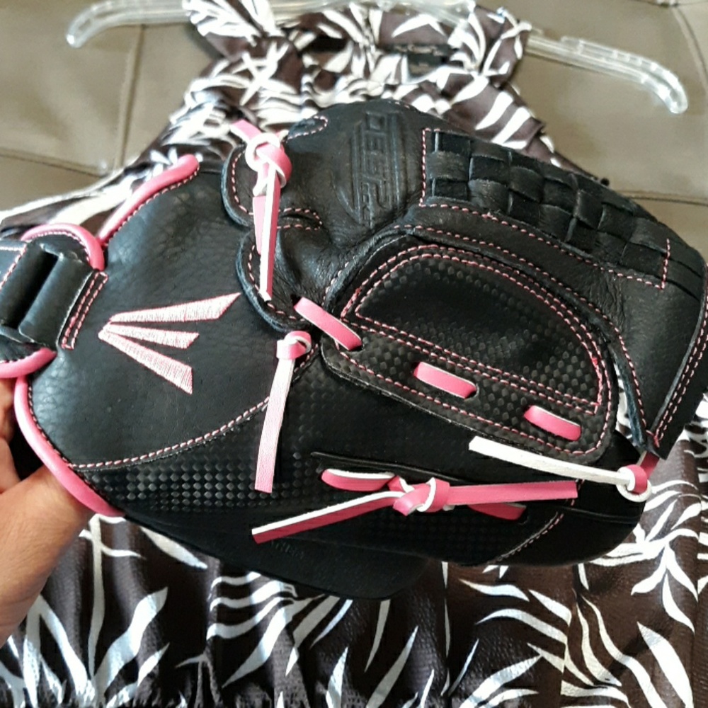 Easton Girls glove